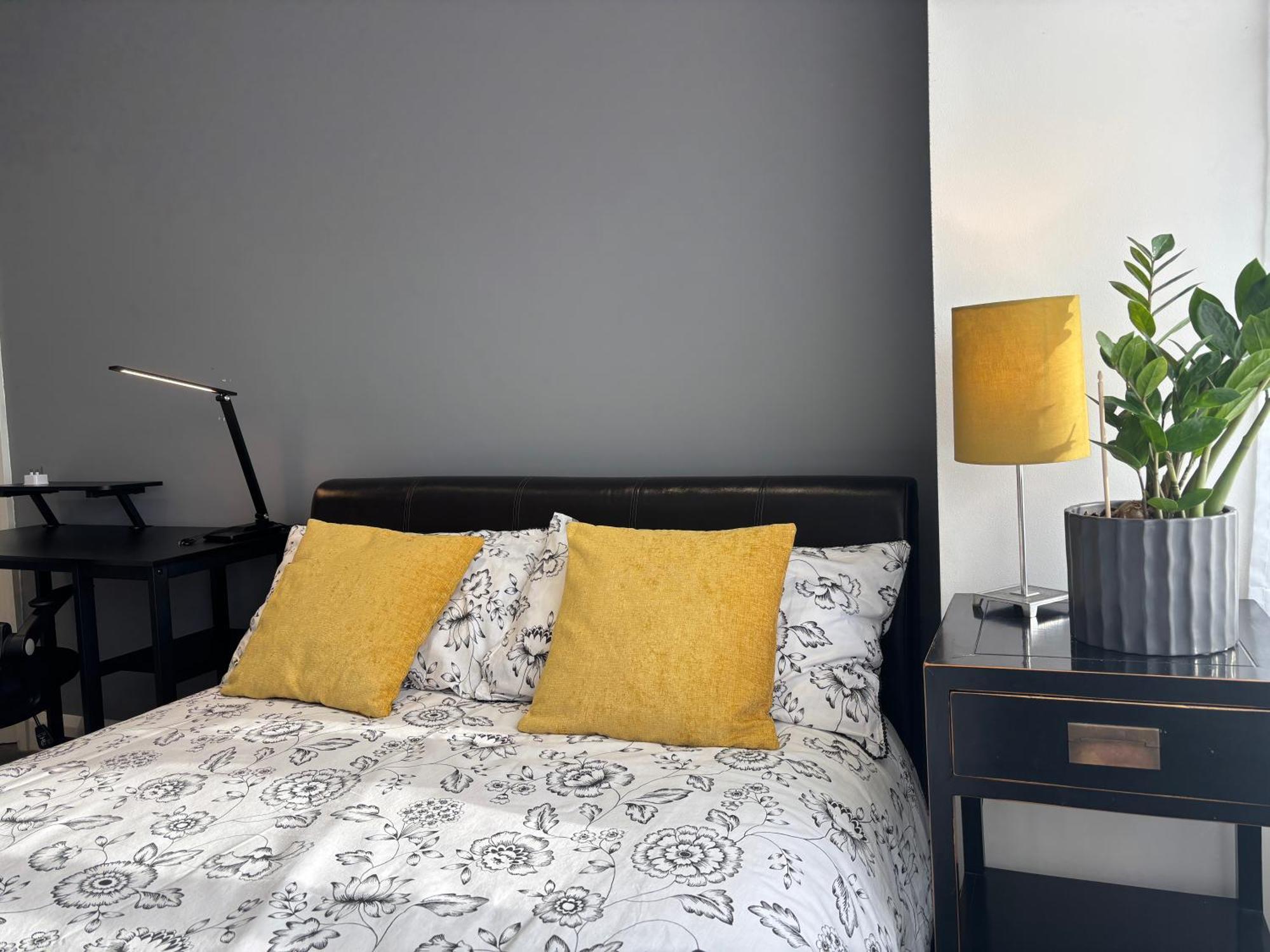 Entire House Floor Perfect For Couples & Freelancers - Available For Single Too 호텔 런던 외부 사진