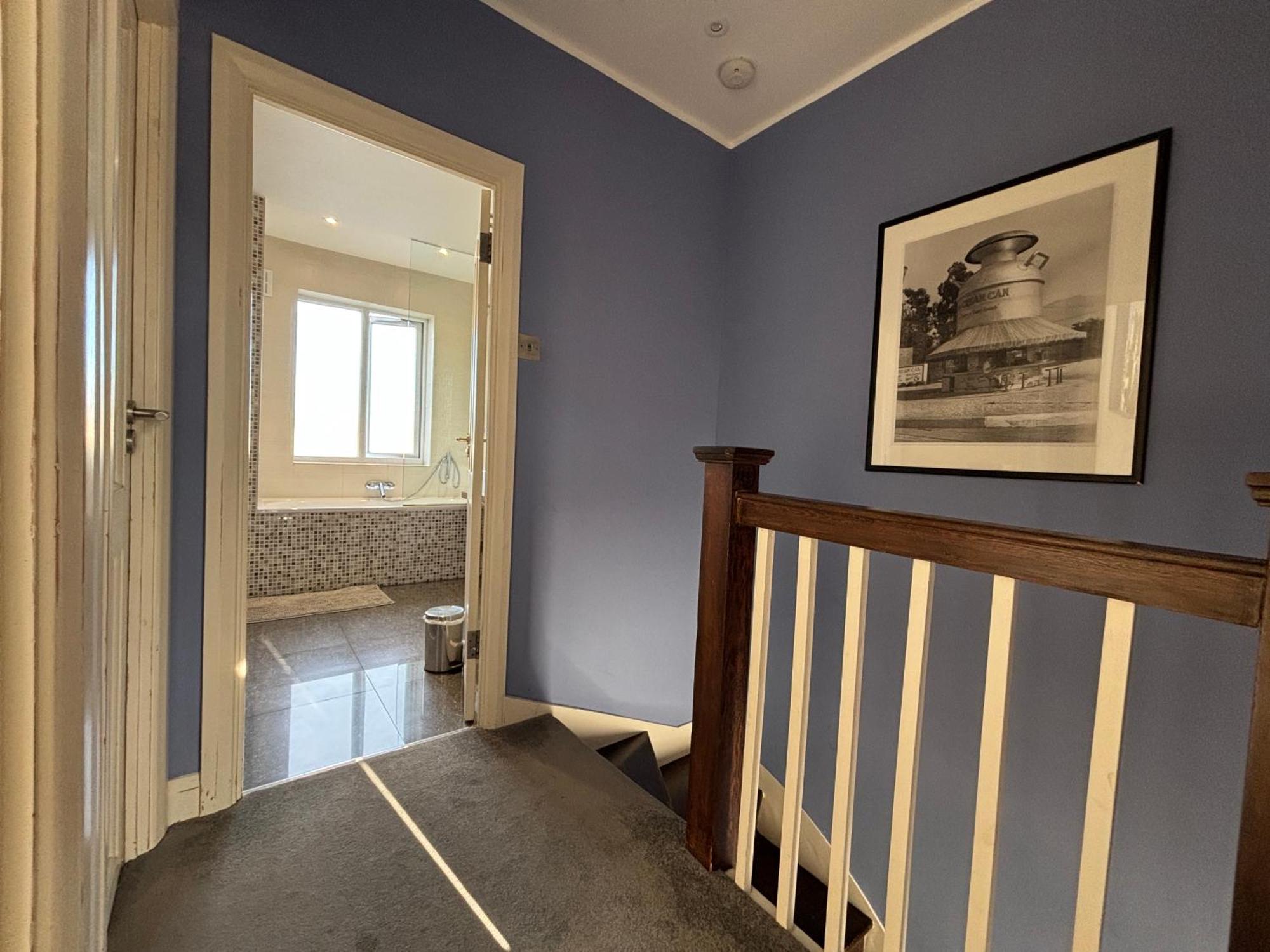 Entire House Floor Perfect For Couples & Freelancers - Available For Single Too 호텔 런던 외부 사진